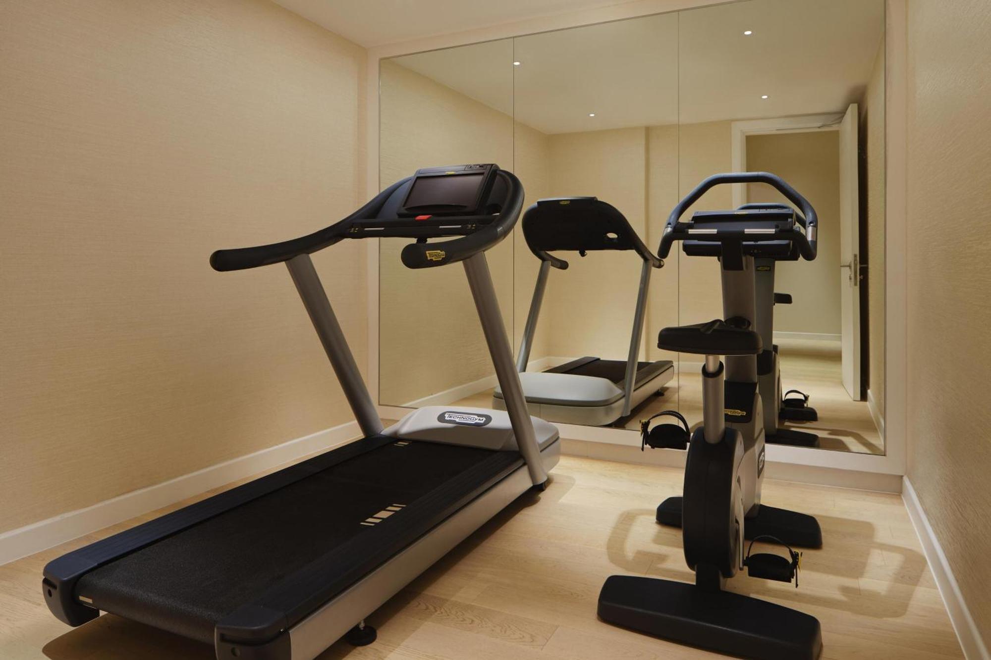 威斯汀迪沙鲁海岸度假村 外观 照片 A treadmill and exercise bike