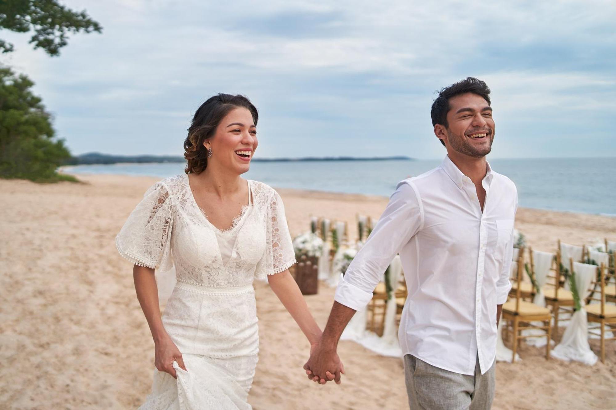 威斯汀迪沙鲁海岸度假村 外观 照片 A couple holding hands